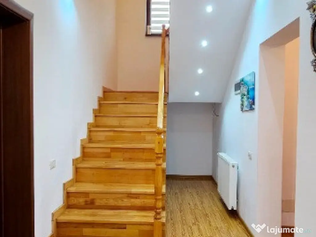 Proprietate Piatra Neamt-Vila cocheta,prevazuta cu terasa,garaj ,teren 