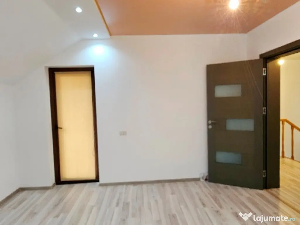 Proprietate Piatra Neamt-Vila cocheta,prevazuta cu terasa,garaj ,teren 