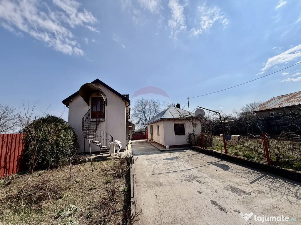 Casă / Vilă cu 4 camere de vânzare 