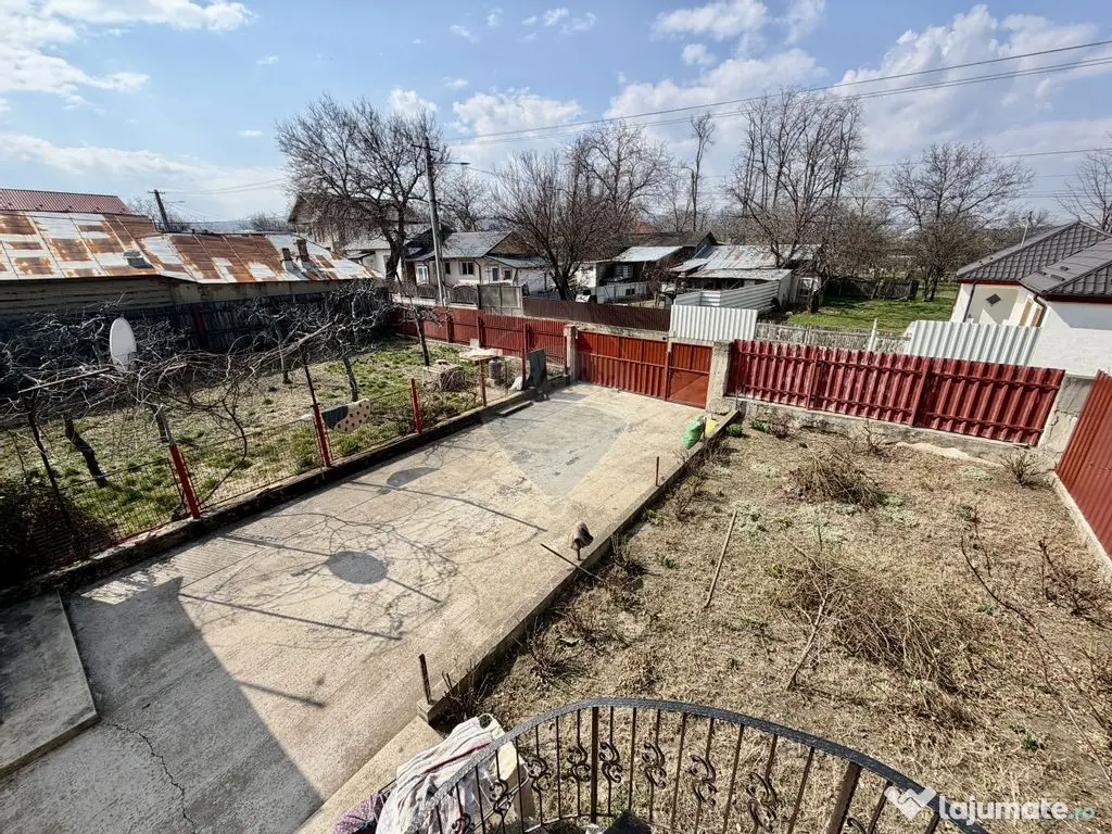 Casă / Vilă cu 4 camere de vânzare 