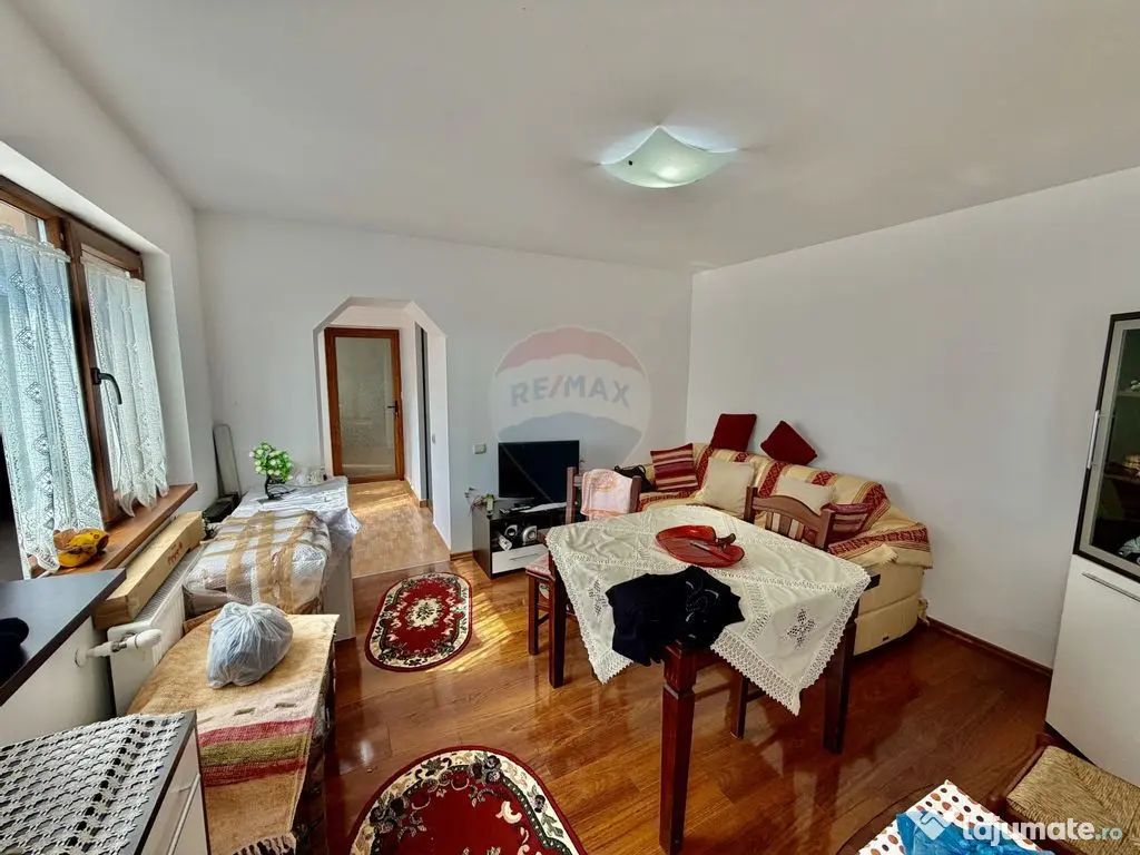 Casă / Vilă cu 4 camere de vânzare 