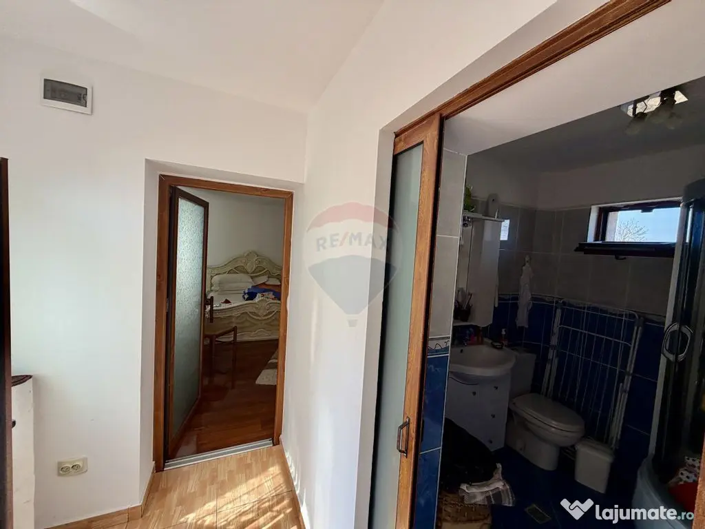 Casă / Vilă cu 4 camere de vânzare 