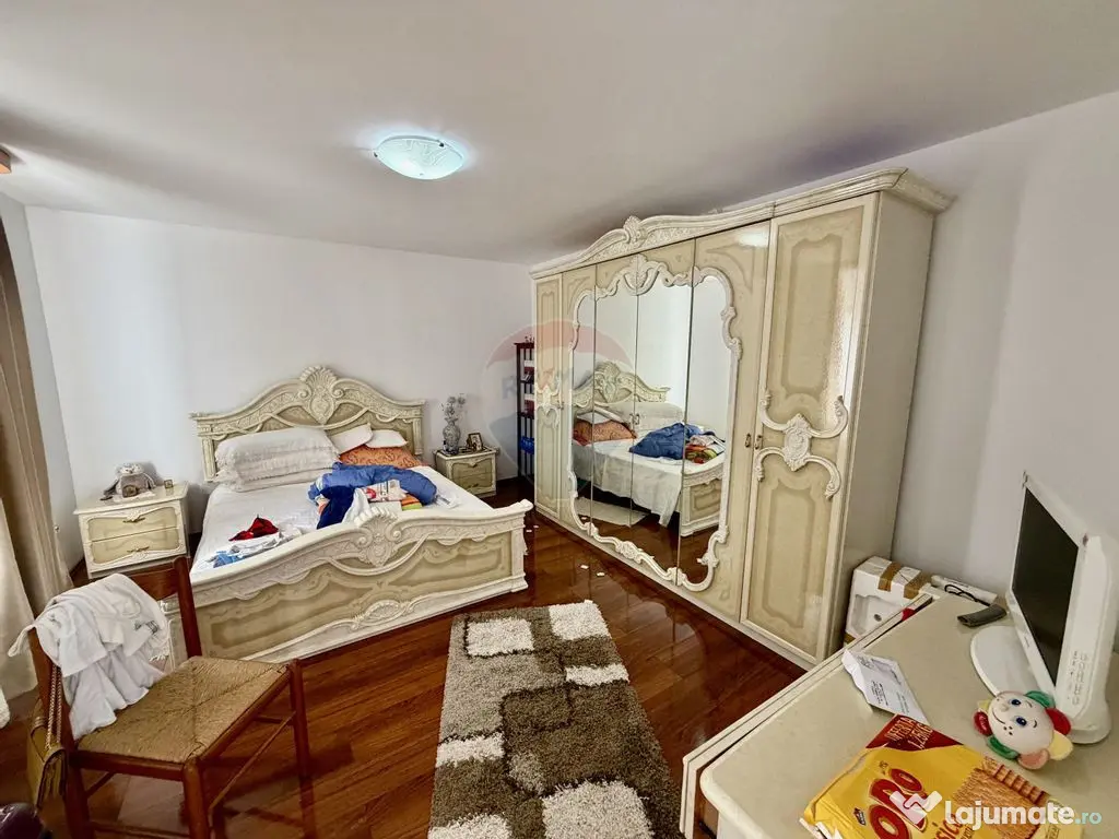 Casă / Vilă cu 4 camere de vânzare 