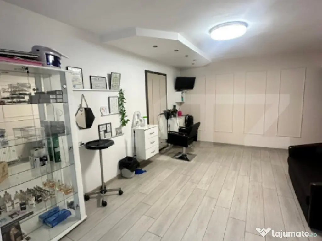 Apartament de 3 camere, parter inalt, spatiu comercial 