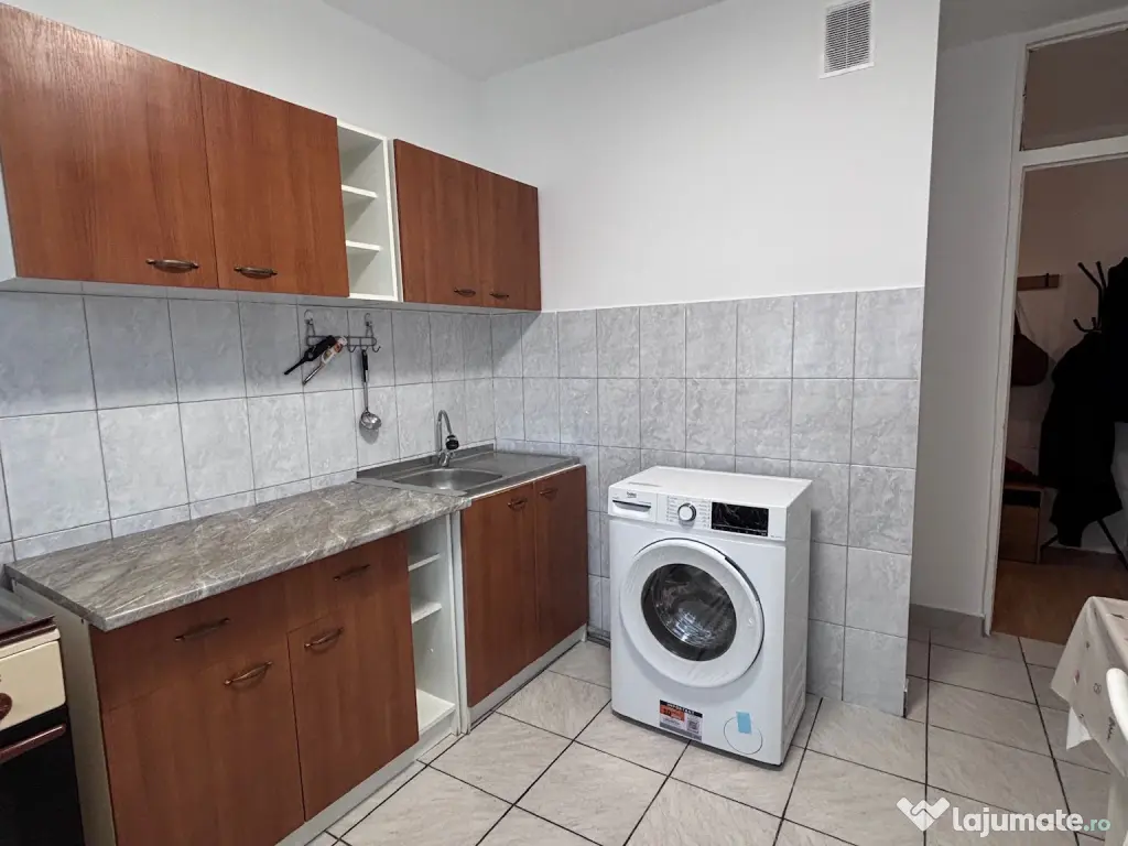 Ap. central cu 2 camere si balcon | 50 MP | Renovat | Anvelopat 