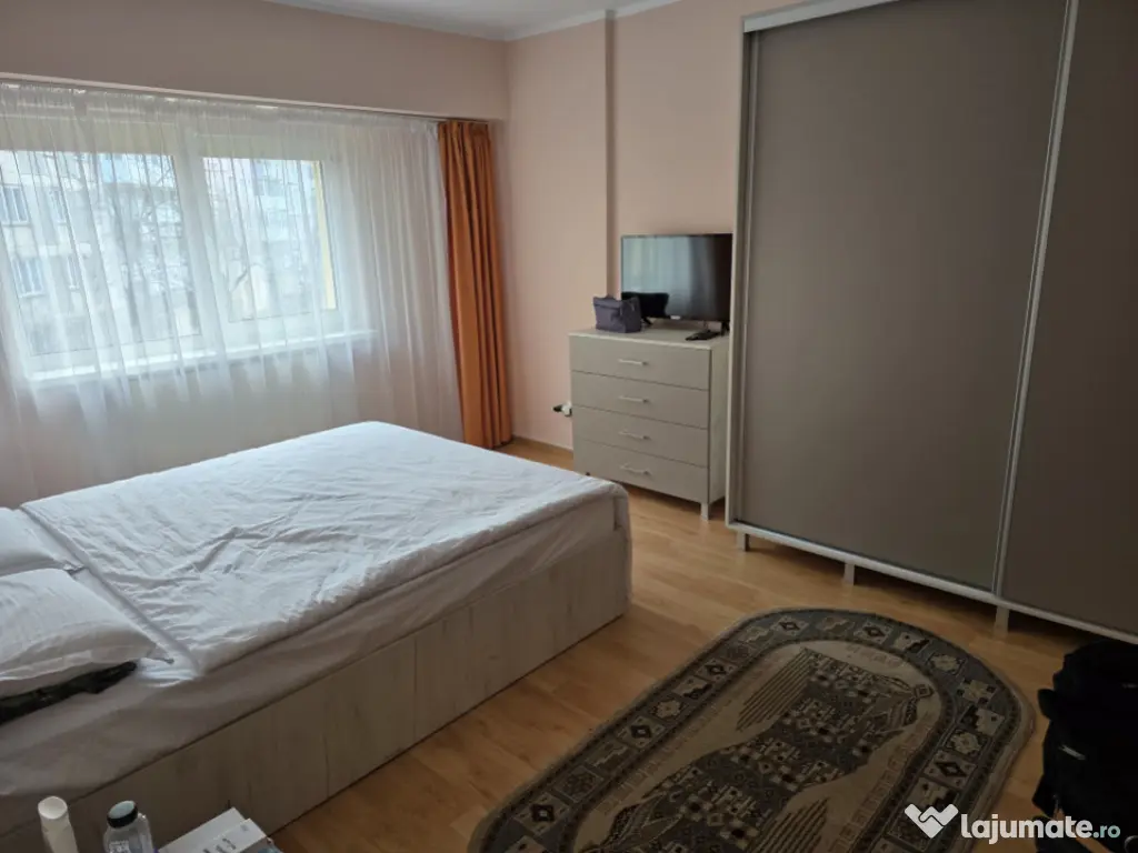 Apartament 3 camere central in condiție foarte buna etaj in 