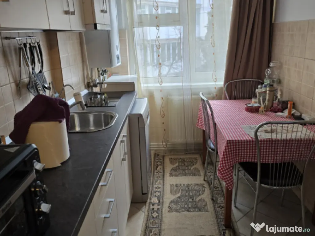 Apartament 3 camere central in condiție foarte buna etaj in 