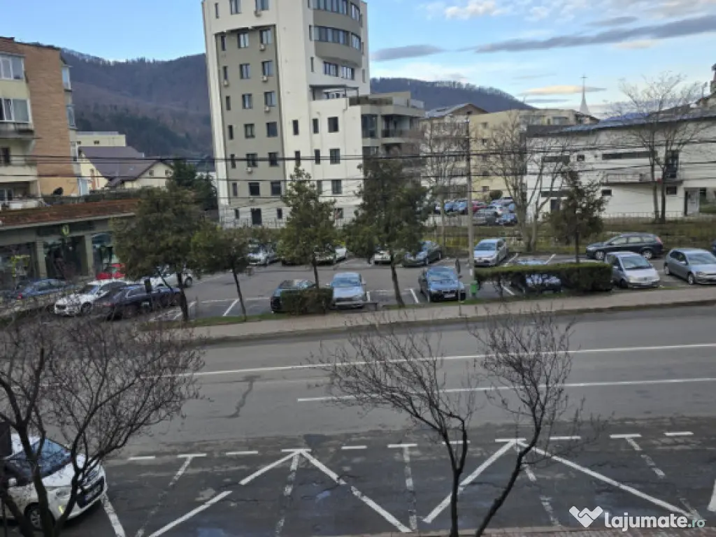 Apartament 3 camere central in condiție foarte buna etaj in 