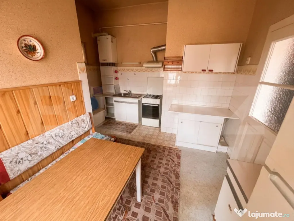 Apartament ultracentral 2 camere, cu parcare– birou sau lo 