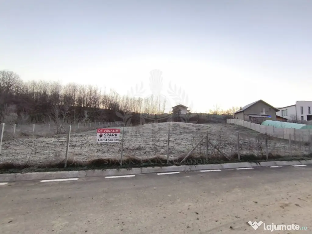 TEREN INTRAVILAN//COM. PLOPU//1300//2700 MP 