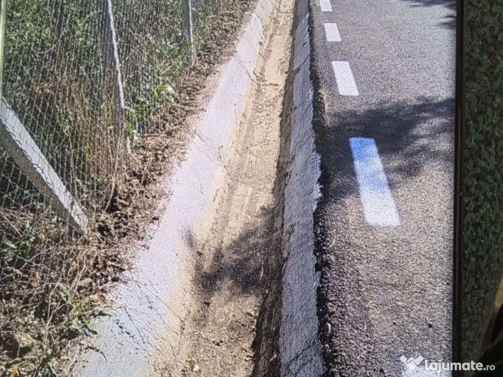 TEREN INTRAVILAN//COM. PLOPU//1300//2700 MP 