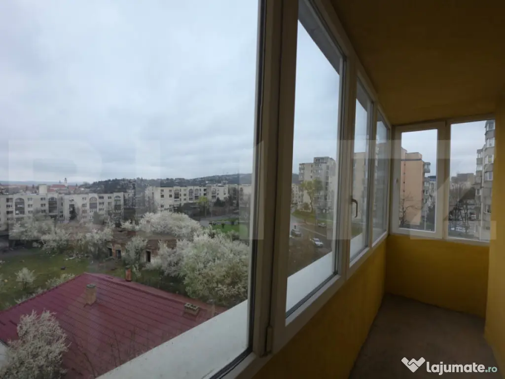 Apartament cu 3 camere Calea Sighisoarei 