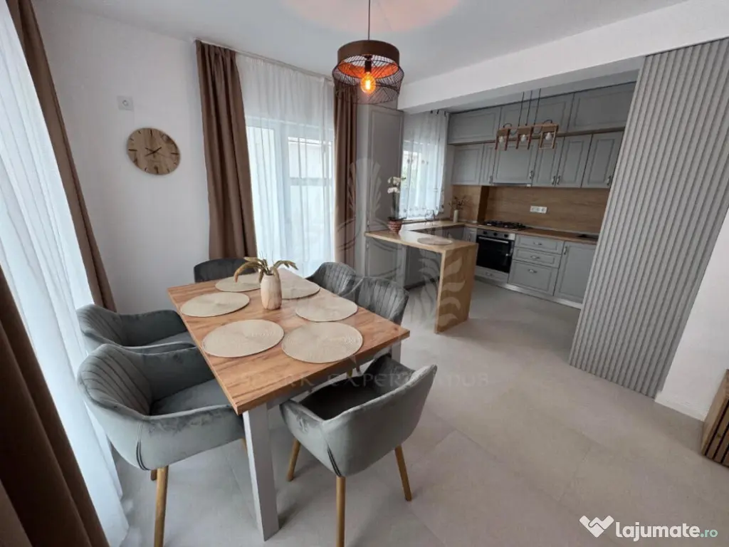 Casa individuală de lux, cuplată, 4 camere, zona 