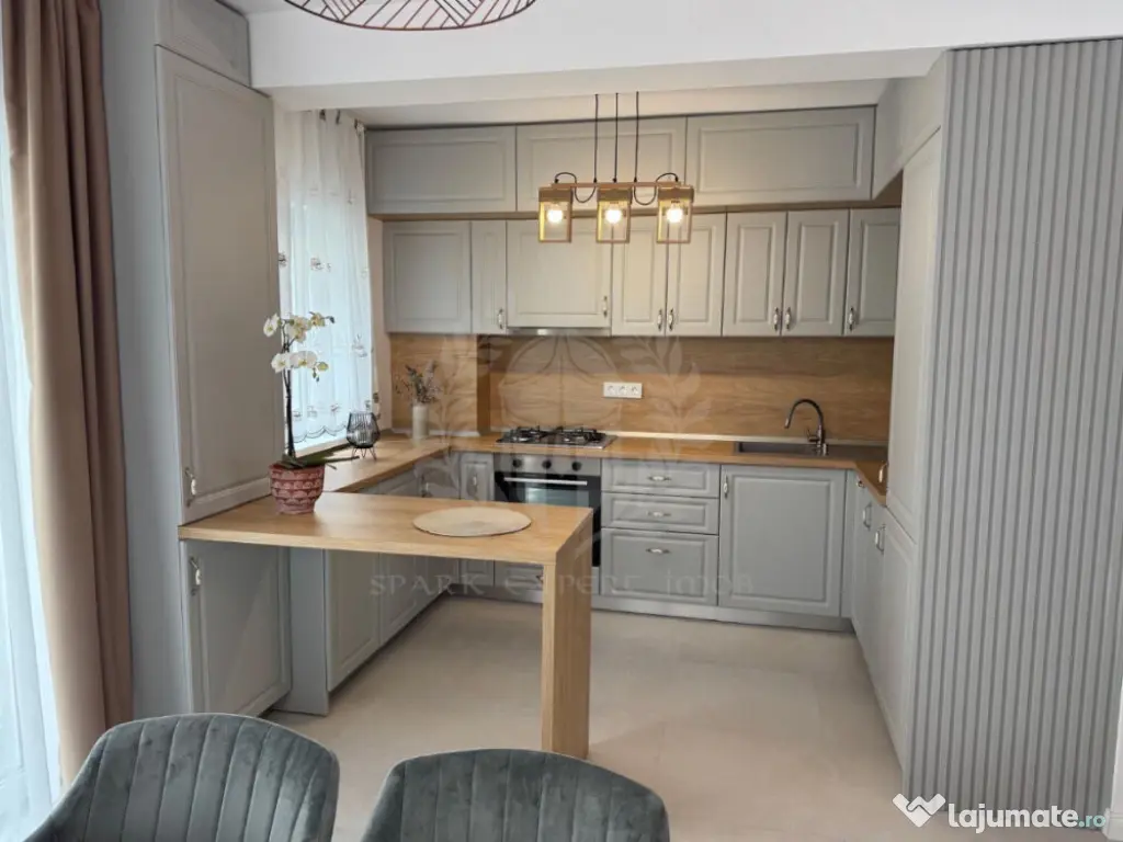 Casa individuală de lux, cuplată, 4 camere, zona 