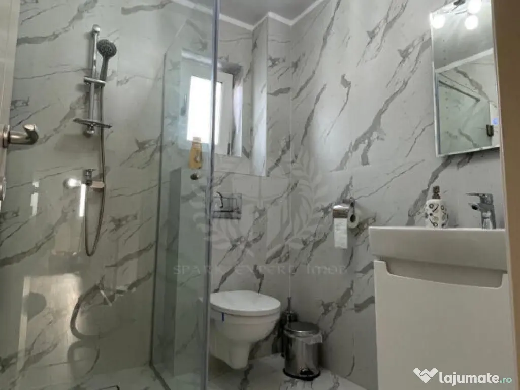 Casa individuală de lux, cuplată, 4 camere, zona 