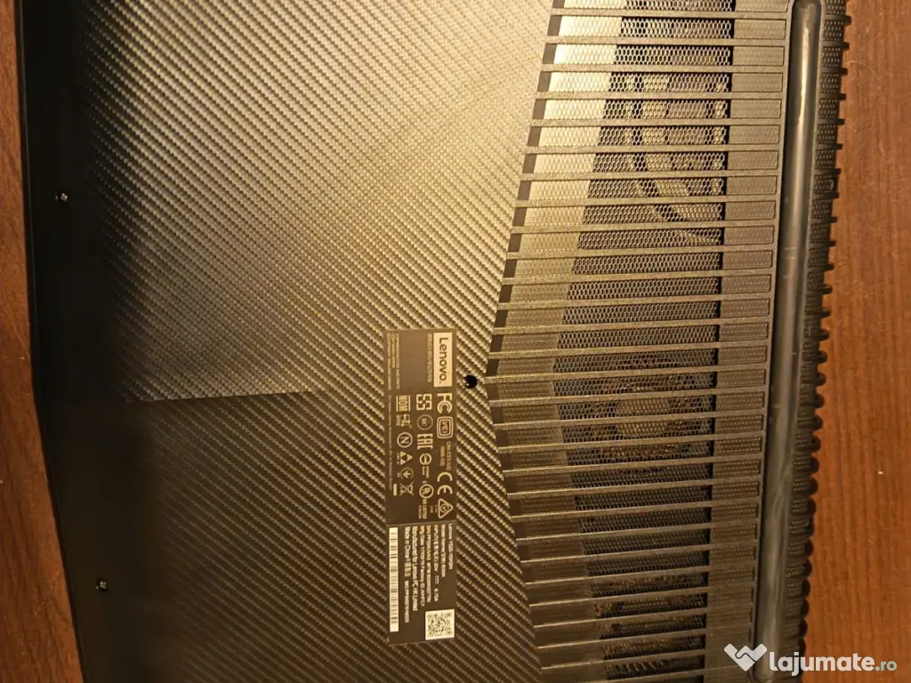 Laptop Lenovo Y520 i5 7th Gen, GTX 1050, 8GB RAM + SSD + HDD + accesorii 