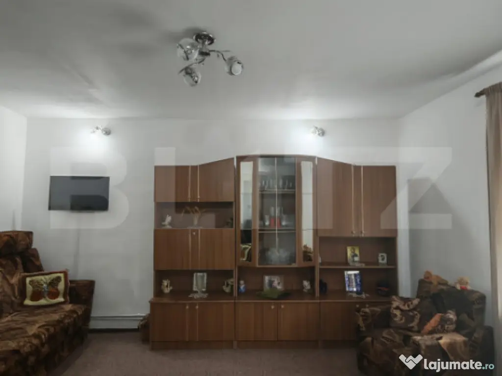 Casa 3 camere, 1079 mp teren, in zona Turda Noua 