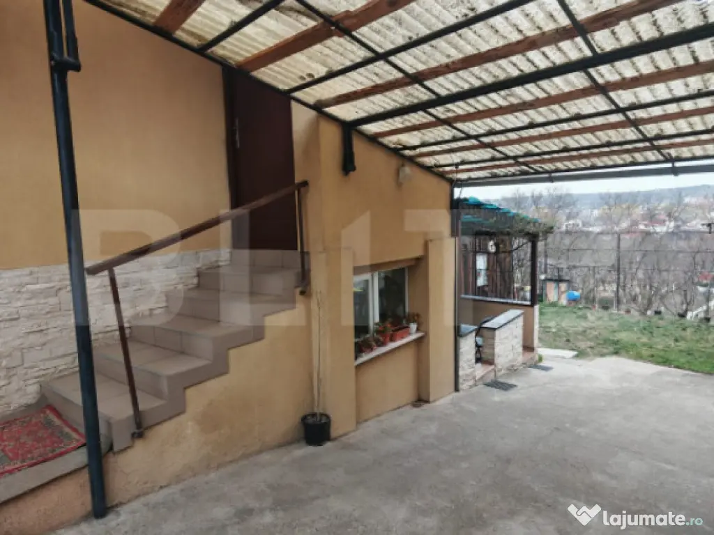 Casa 3 camere, 1079 mp teren, in zona Turda Noua 