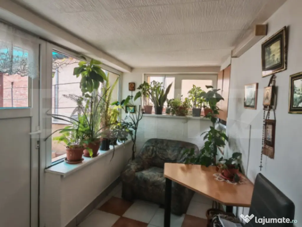 Casa 3 camere, 1079 mp teren, in zona Turda Noua 