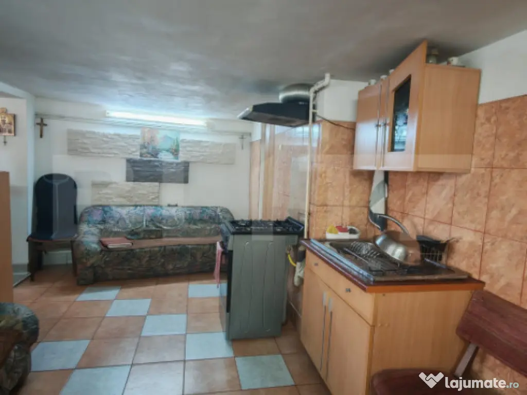 Casa 3 camere, 1079 mp teren, in zona Turda Noua 