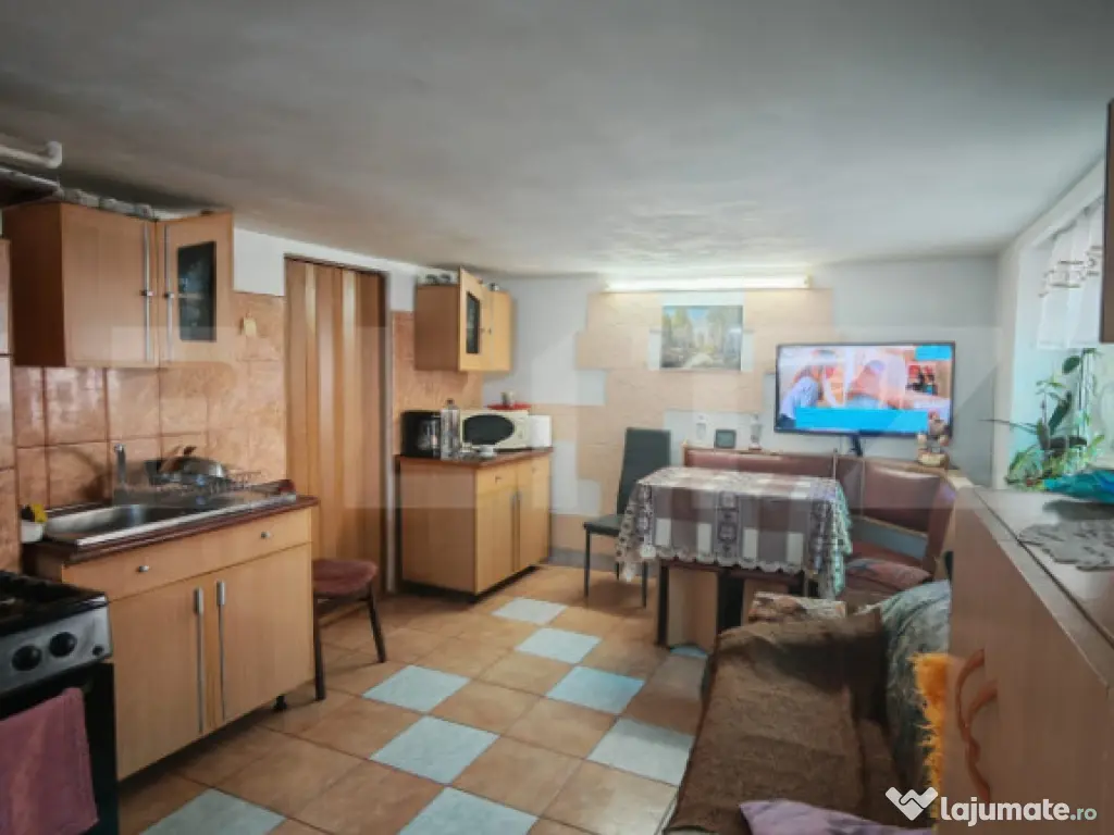 Casa 3 camere, 1079 mp teren, in zona Turda Noua 