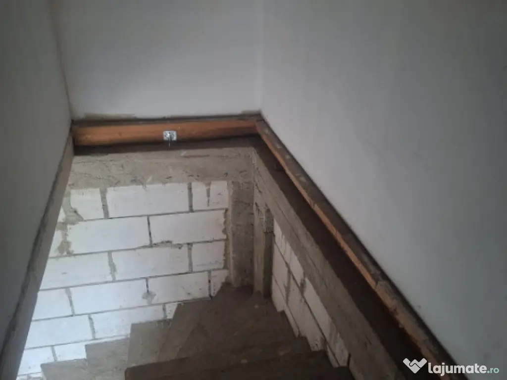 CASA SPATIOASA IN PLOIESTi– COMPARTIMENTARE EXCELENTA-ZONA 