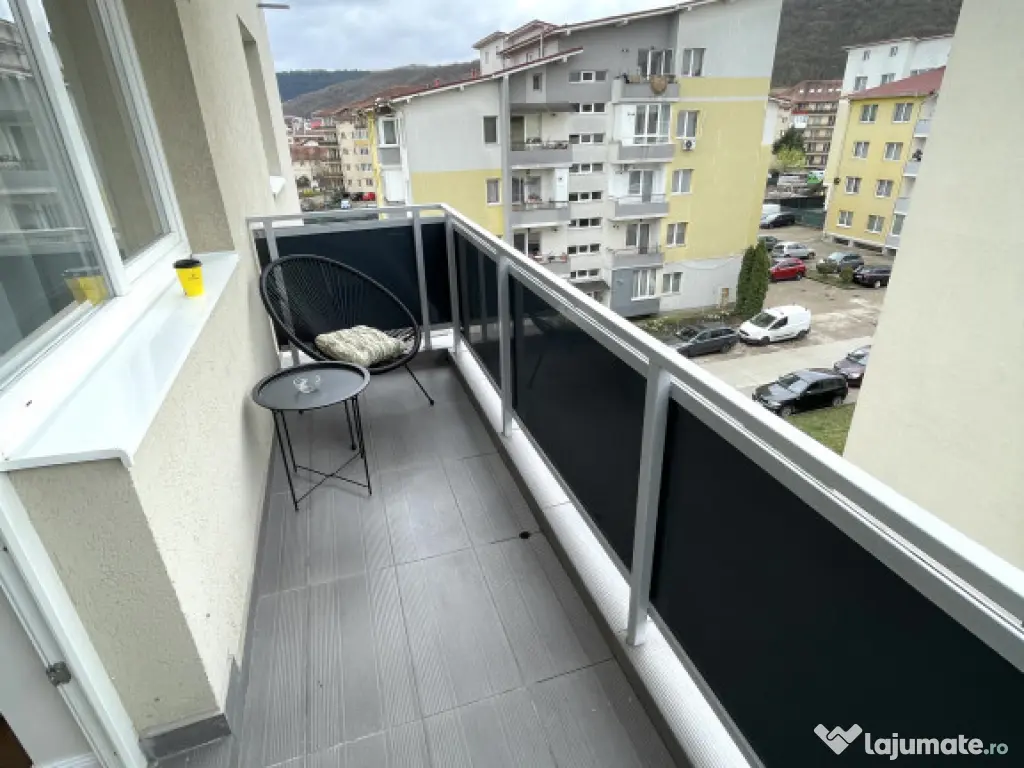 P.F vând apartament 3 camere Florești, Cetății, două băi, bloc cu lift 