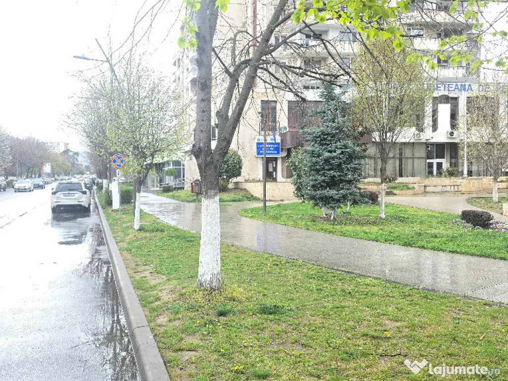 Vand 3 spatii comerciale in Deva zona foarte buna. 