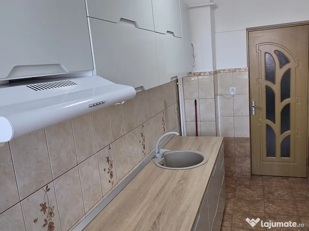 Inchiriez apartament 3 camere