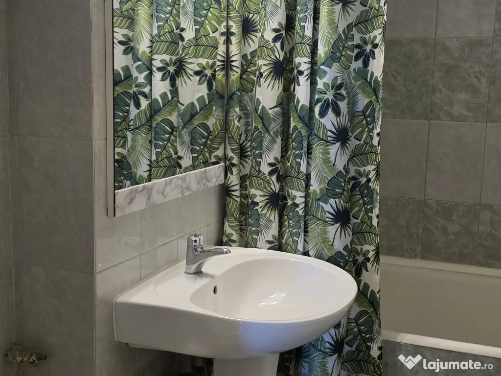 Inchiriez apartament 3 camere