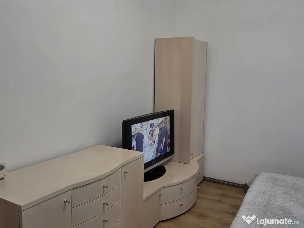 Inchiriez apartament 3 camere