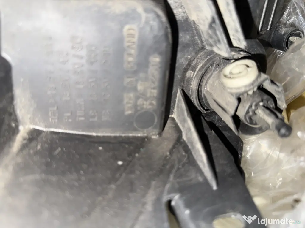 Far pentru Toyota Corolla pentru partea stângă. 