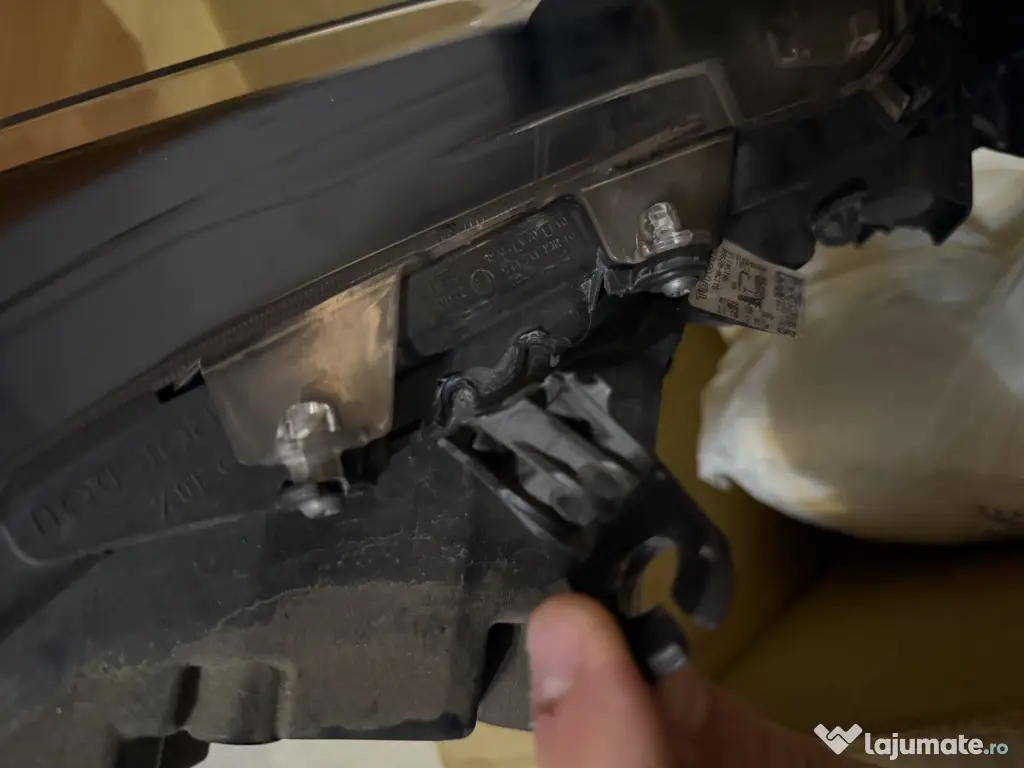 Far pentru Toyota Corolla pentru partea stângă. 