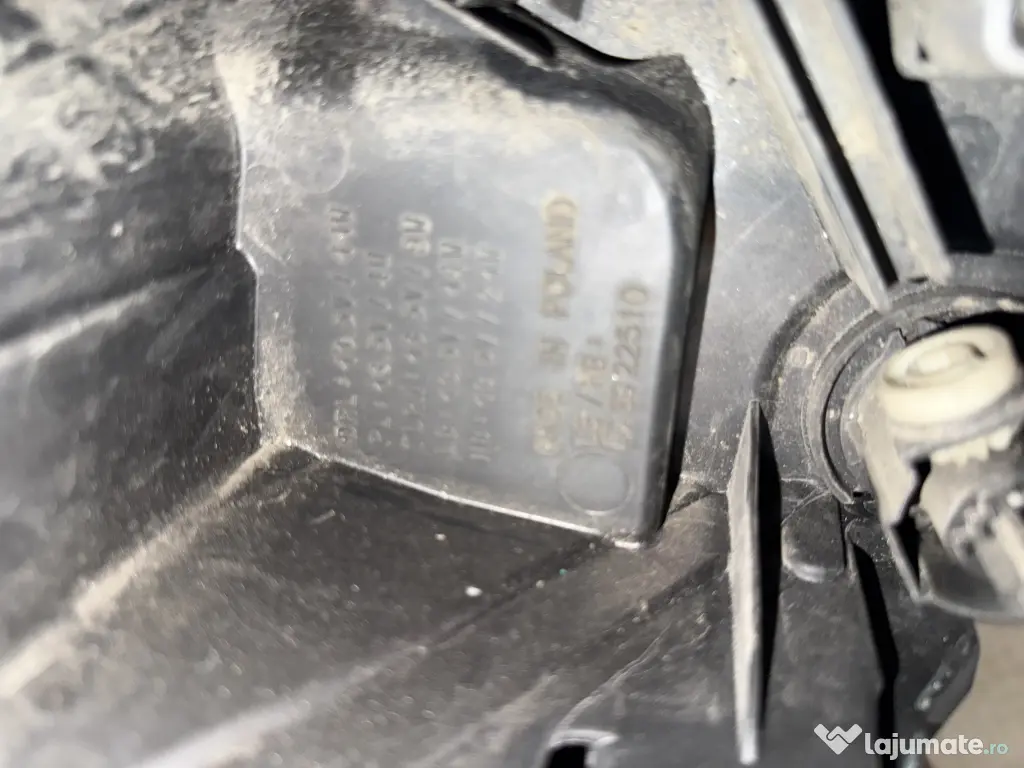 Far pentru Toyota Corolla pentru partea stângă. 