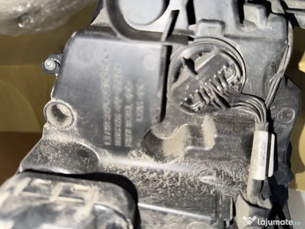 Far pentru Toyota Corolla pentru partea stângă. 