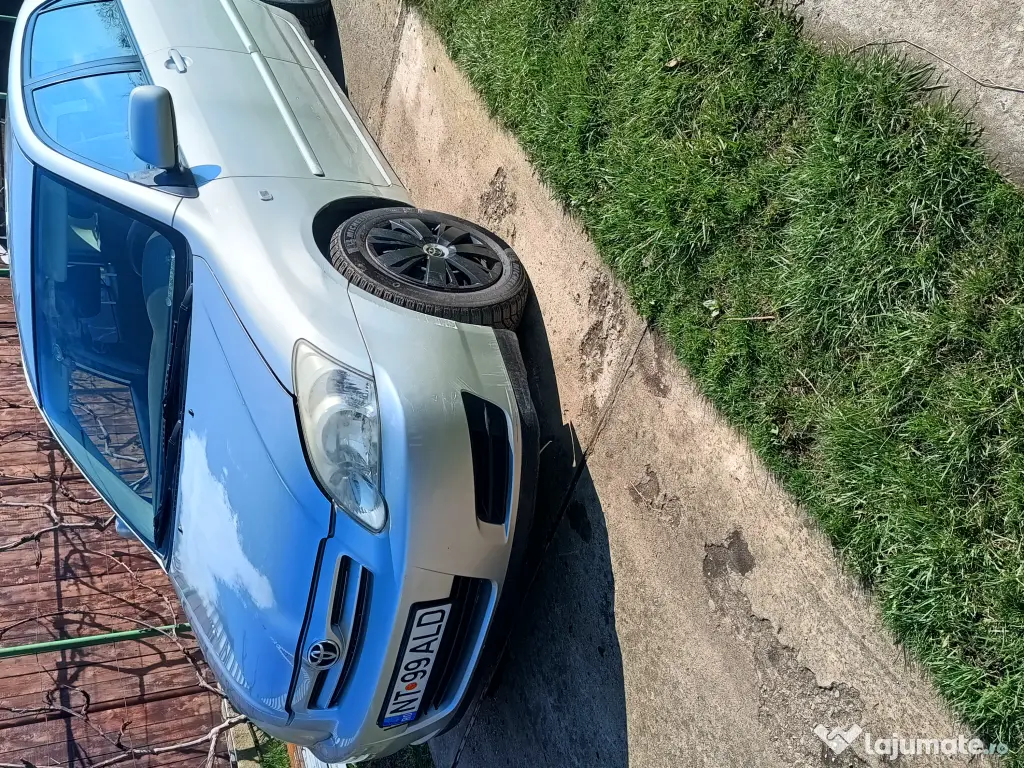 Toyota corolla hatchback 2006 benzina