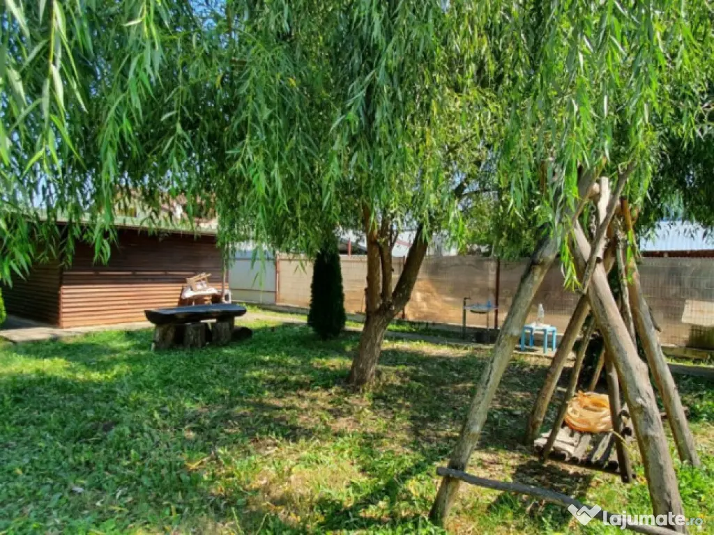 Cocorastii Colt intravilan 1381 mp , stradal, intre case la