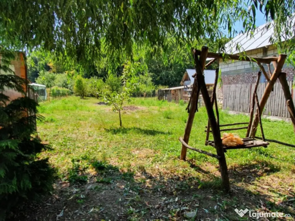 Cocorastii Colt intravilan 1381 mp , stradal, intre case la