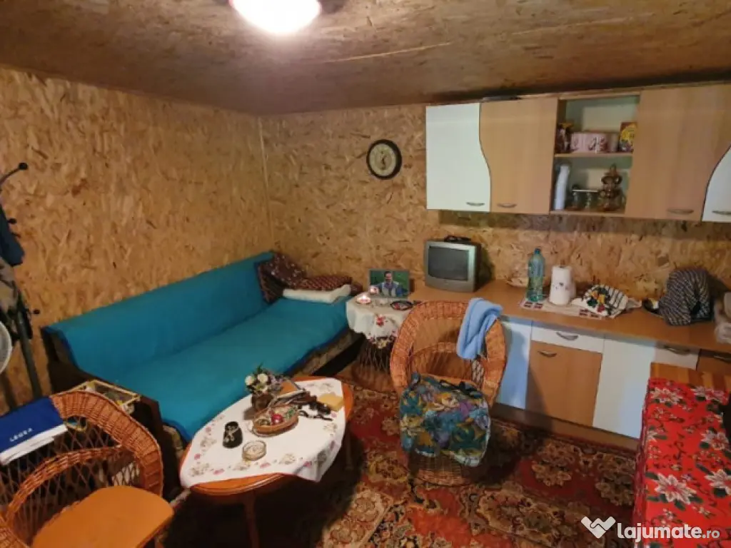 Cocorastii Colt intravilan 1381 mp , stradal, intre case la