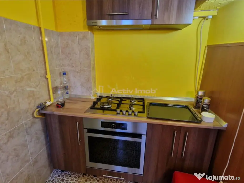 Resita Casa 7 Incaperi Parter,Etaj, Zero investitii