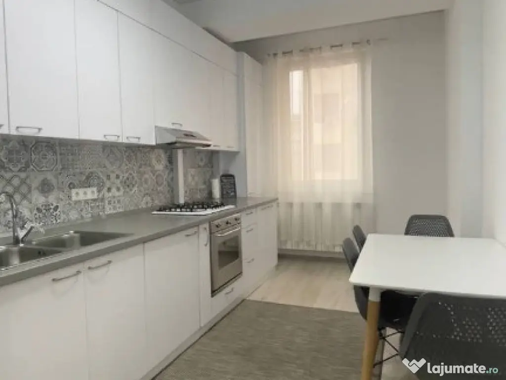 Inchiriere apartament o camera orientare nordica