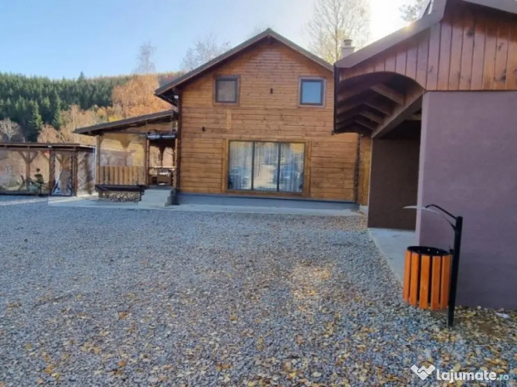 Casa de vacanta, 5 camere, 130 mp, teren 1000 mp, zona Valea