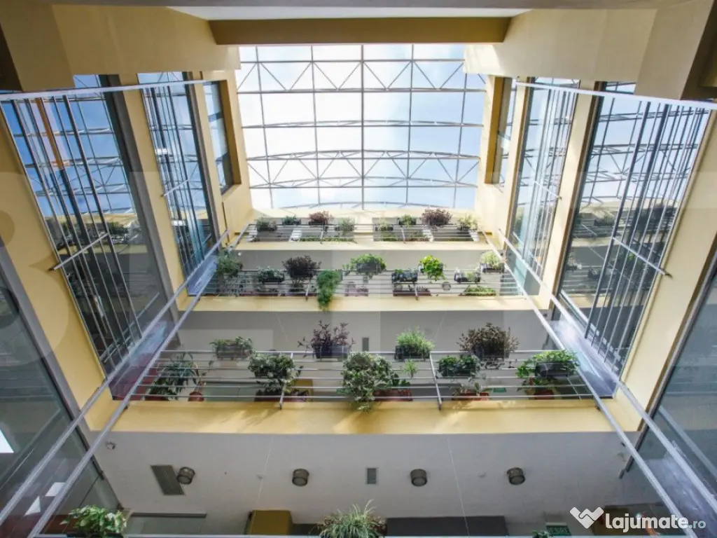 Cladire de birouri, Ultracentral