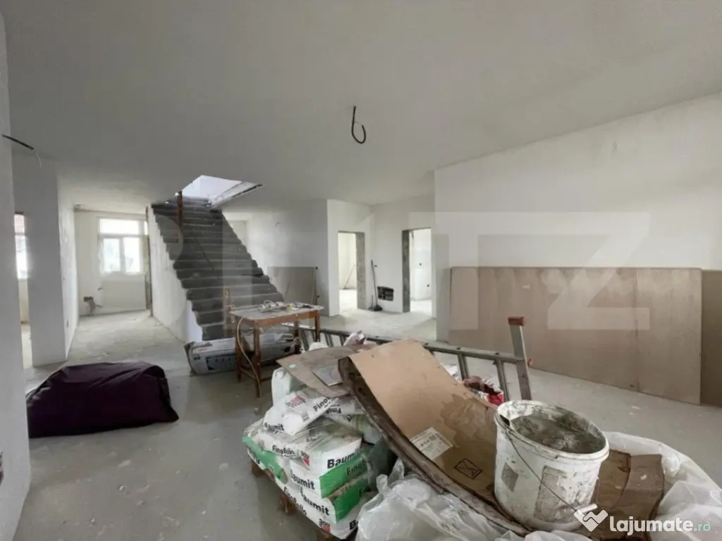 Casa S+P+E+M, pretabila clinica / birouri, Balta Verde