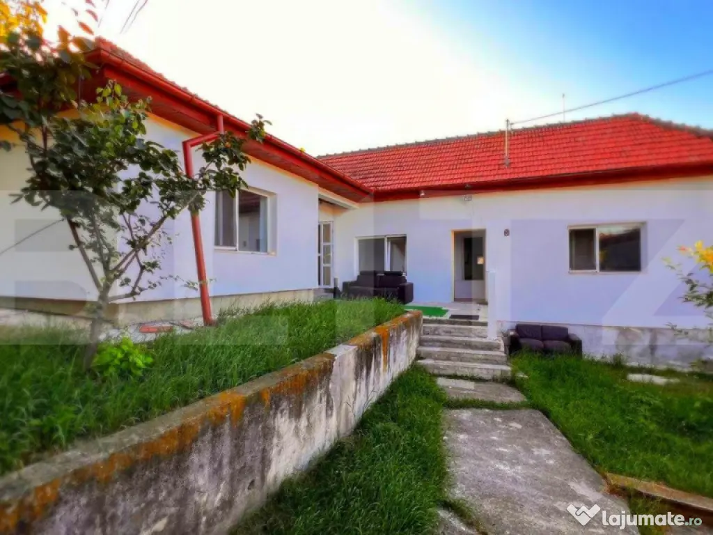 Casa, 3 camere, 100 mp utili, zona Sararie