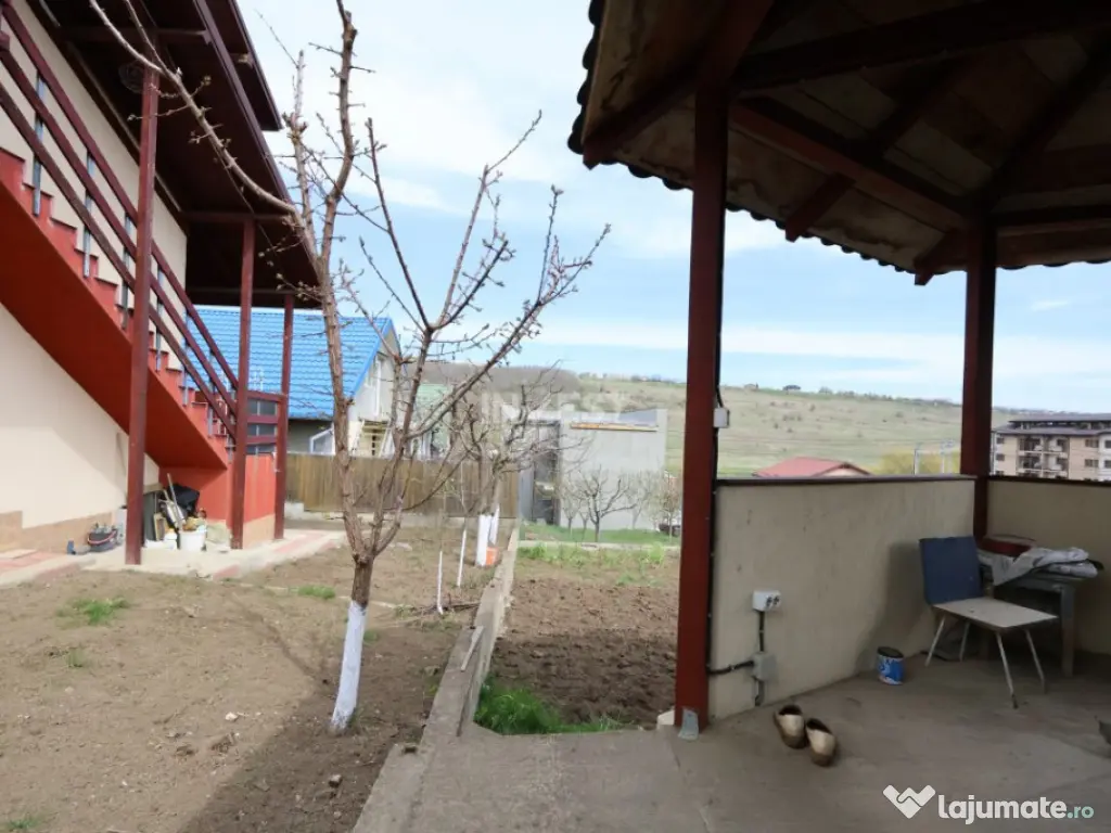 Casă de vânzare în Rediu – Spațiu Generos pentru Două