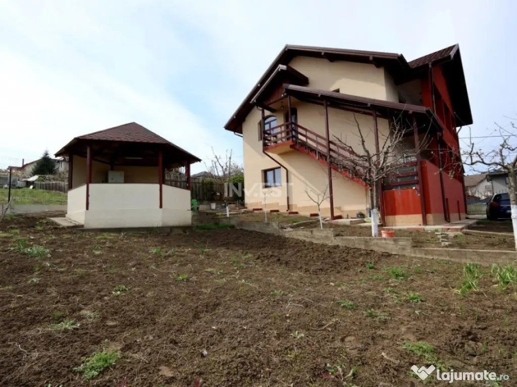 Casă de vânzare în Rediu – Spațiu Generos pentru Două 