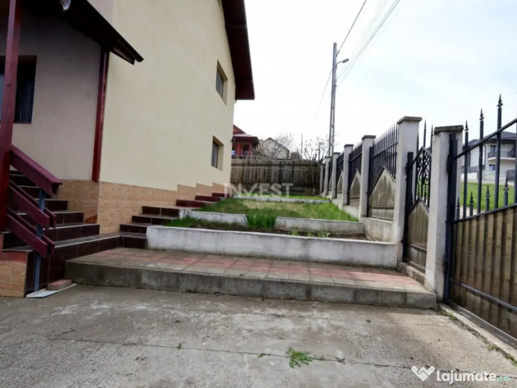 Casă de vânzare în Rediu – Spațiu Generos pentru Două 