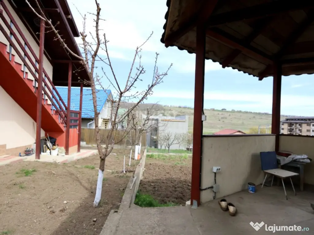 Casă de vânzare în Rediu – Spațiu Generos pentru Două 