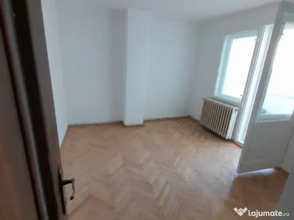 Apartament 3 camere zona Coroana de Aur 